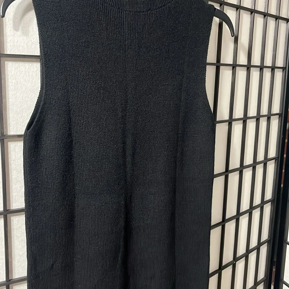 Ann Taylor Black Scalloped Sweater Shell Sleeveless Pullover Size MP - Picture 2 of 5